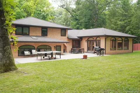 Exterior - 50 Pleasant Ridge Dr, Poughkeepsie, NY 12603 photo 4 of 5