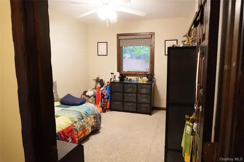 Bedroom - 50 Pleasant Ridge Dr, Poughkeepsie, NY 12603 photo 4 of 7
