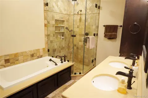 Bath - 50 Pleasant Ridge Dr, Poughkeepsie, NY 12603 photo 4 of 6