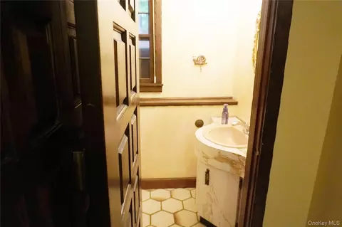 Bath - 50 Pleasant Ridge Dr, Poughkeepsie, NY 12603 photo 6 of 6