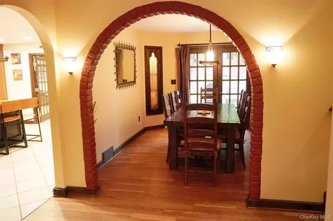 Entry Way - 50 Pleasant Ridge Dr, Poughkeepsie, NY 12603 photo 6 of 9