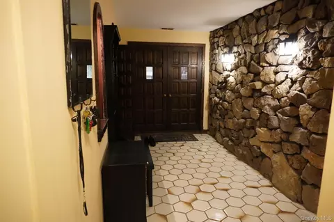 Entry Way - 50 Pleasant Ridge Dr, Poughkeepsie, NY 12603 photo 2 of 9