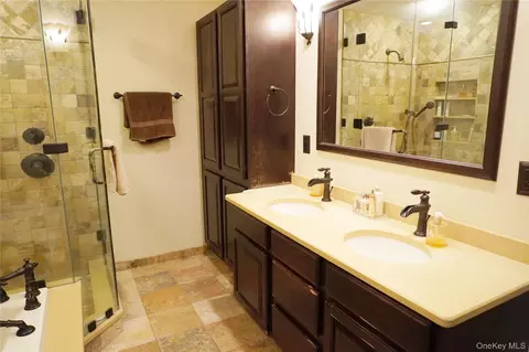 Bath - 50 Pleasant Ridge Dr, Poughkeepsie, NY 12603 photo 5 of 6