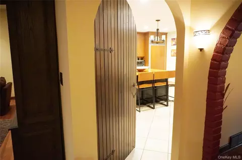 Entry Way - 50 Pleasant Ridge Dr, Poughkeepsie, NY 12603 photo 7 of 9