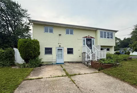 411 Mayflower Ave, Brentwood, NY 11717
