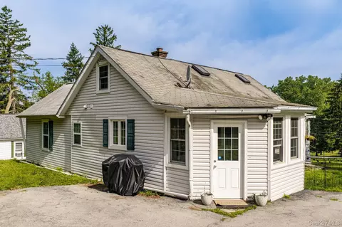 Exterior - 124 Bower Rd, Poughkeepsie, NY 12603 photo 4 of 11