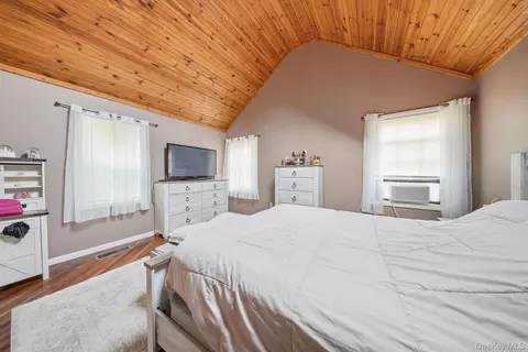 Bedroom - 124 Bower Rd, Poughkeepsie, NY 12603 photo 2 of 2