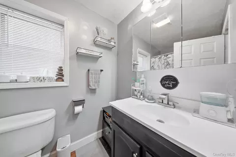 Bath - 124 Bower Rd, Poughkeepsie, NY 12603 photo 1 of 1