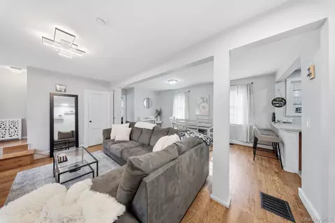 Entry Way - 124 Bower Rd, Poughkeepsie, NY 12603 photo 3 of 5
