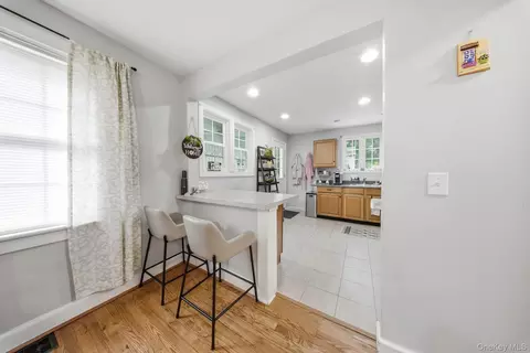 Entry Way - 124 Bower Rd, Poughkeepsie, NY 12603 photo 4 of 5