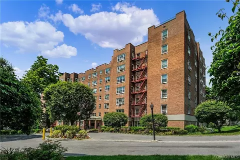 290 Collins Ave #2C, Mount Vernon, NY 10552
