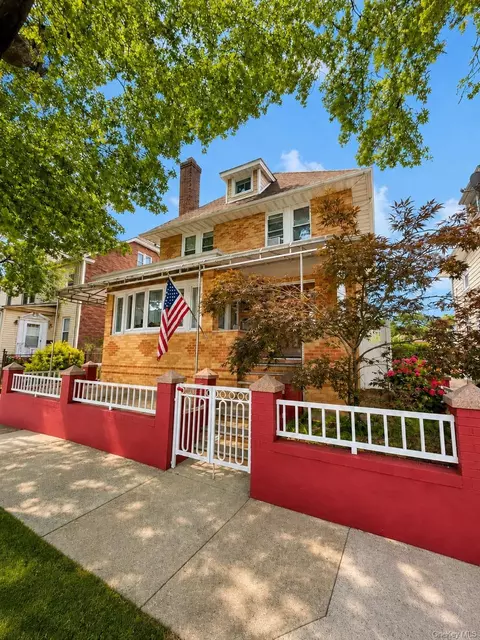 9440 Springfield Blvd, New York, NY 11428