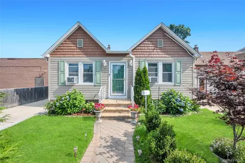 717 N William St, Baldwin, NY 11510