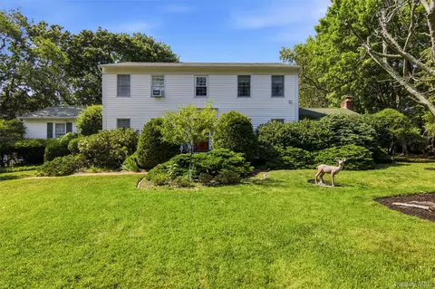 1 Gaul Rd N, Setauket, NY 11733