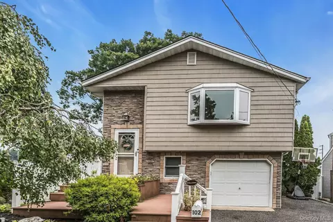 102 Willett Ave, Sayville, NY 11782