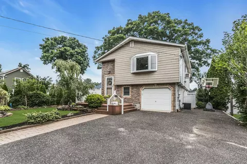102 Willett Ave, Sayville, NY 11782