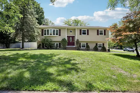 11 Harness Rd, Clarkstown, NY 10956