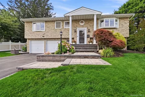 94 Ellensue Dr, Deer Park, NY 11729