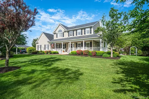 19 Sweetgum Ln, Miller Place, NY 11764