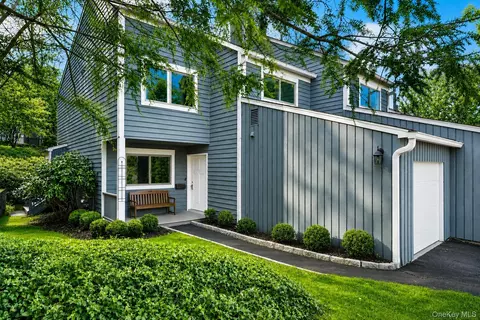 42 Timber Rdg, Mount Kisco, NY 10549