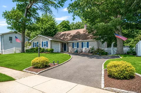 1 Richard Pl # A, Ronkonkoma, NY 11779
