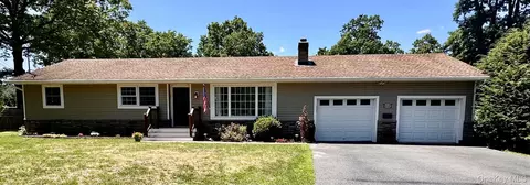 19 Closs Dr, Rhinebeck, NY 12572