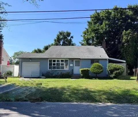 11 Foley Pl, Huntington Station, NY 11746