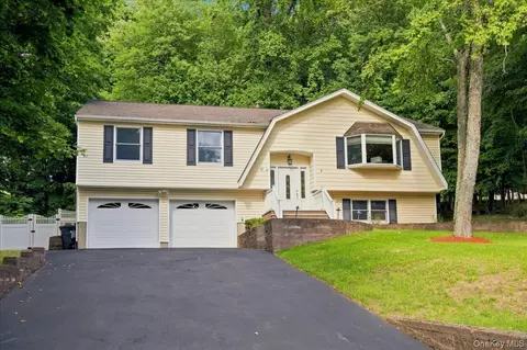 20 Lancaster Ln, Ramapo, NY 10952