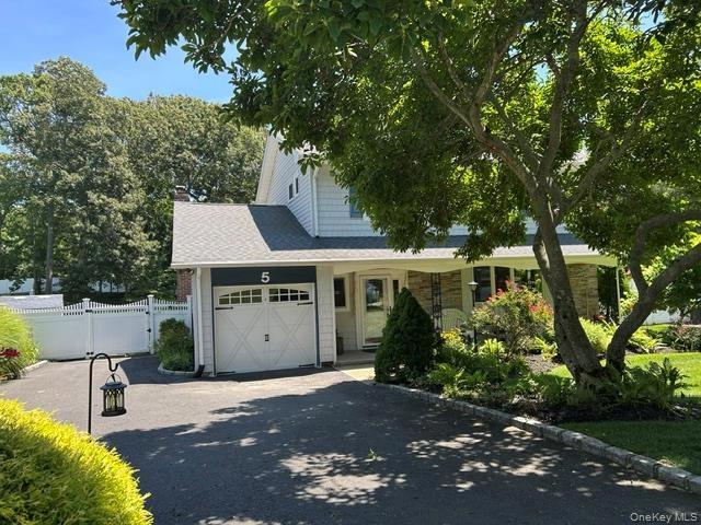 5 Rockhill Rd, Rocky Point, NY 11778