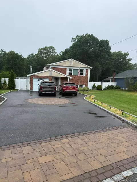 1030 Terry Rd, Ronkonkoma, NY 11779