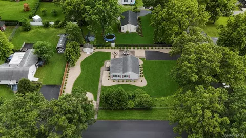 2 Fox Ln, Shoreham, NY 11786