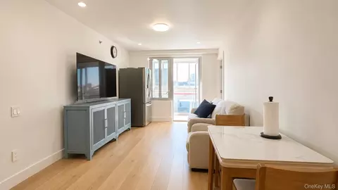 13119 Fowler Ave #4C, Flushing, NY 11355