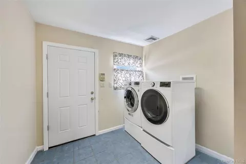 Other - 35 Jerold St, Plainview, NY 11803 photo 5 of 10
