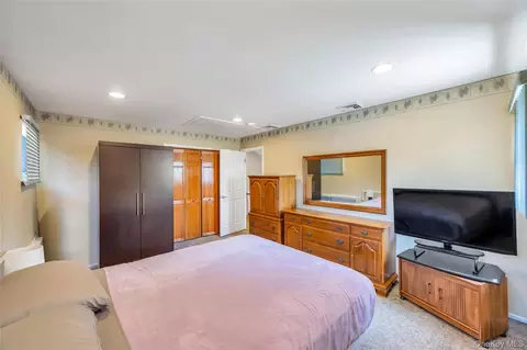Bedroom - 35 Jerold St, Plainview, NY 11803 photo 6 of 7