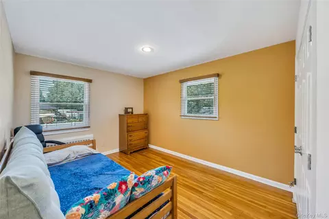 Bedroom - 35 Jerold St, Plainview, NY 11803 photo 3 of 7
