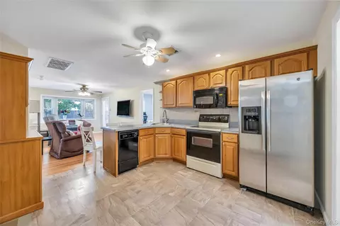 Kitchen - 35 Jerold St, Plainview, NY 11803 photo 6 of 6