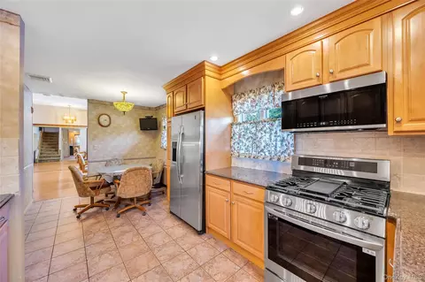 Kitchen - 35 Jerold St, Plainview, NY 11803 photo 5 of 6