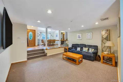 Living - 35 Jerold St, Plainview, NY 11803 photo 1 of 4