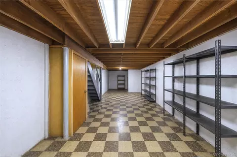 Entry Way - 35 Jerold St, Plainview, NY 11803 photo 4 of 4