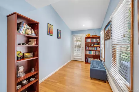 Entry Way - 35 Jerold St, Plainview, NY 11803 photo 3 of 4