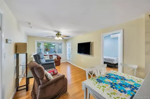 Living - 35 Jerold St, Plainview, NY 11803 photo 3 of 4