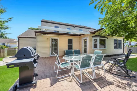 Exterior - 35 Jerold St, Plainview, NY 11803 photo 4 of 10