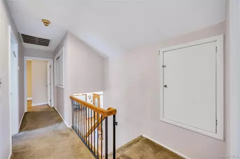Entry Way - 35 Jerold St, Plainview, NY 11803 photo 2 of 4