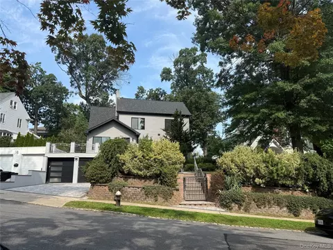 49-32 Annadale Ln, Little Neck, NY 11362
