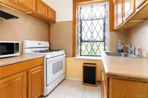 Kitchen - 1289 E 19th St #D4, Brooklyn, NY 11230 photo 1 of 1