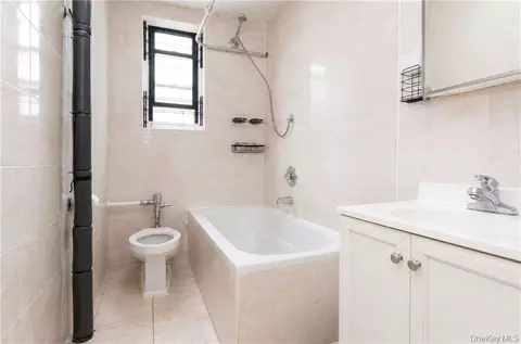 Bath - 1289 E 19th St #D4, Brooklyn, NY 11230 photo 1 of 1