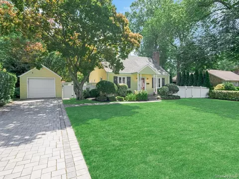 36 Francis Ter, Glen Cove, NY 11542