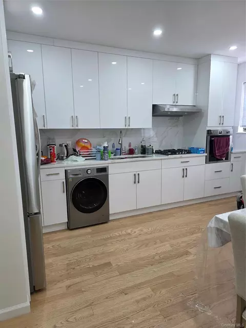 71-37 Vleigh Pl #40B, Kew Gardens Hills, NY 11367