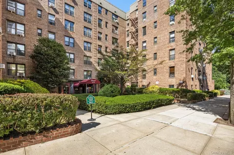 83-25 98 St #4L, New York, NY 11421