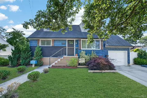2136 Spruce St, Baldwin, NY 11510